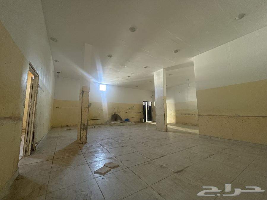 Warehouse with courtyard and rooms for rent64273577518979110