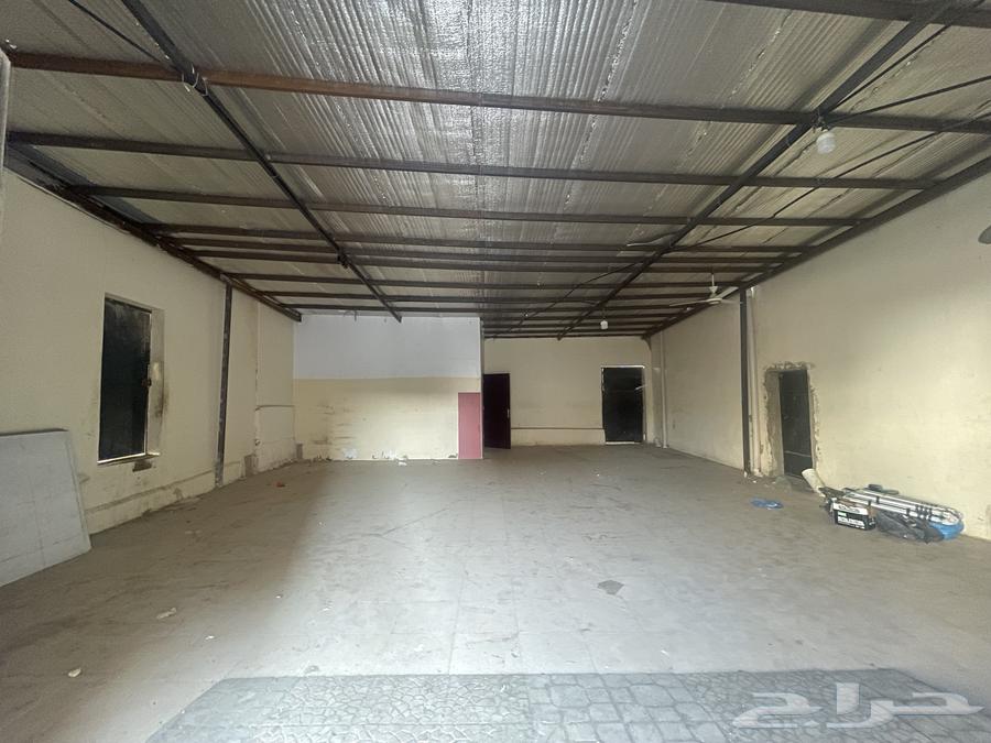 Warehouse with courtyard and rooms for rent64273577518979114