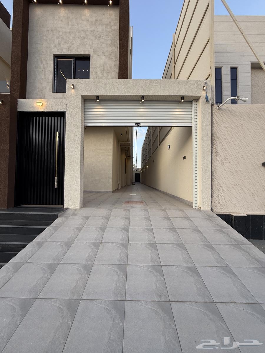 للبيع شقه ارضيه ببايكة سيارة وشقه علويه ف ابها حي الزهور64295601254145111