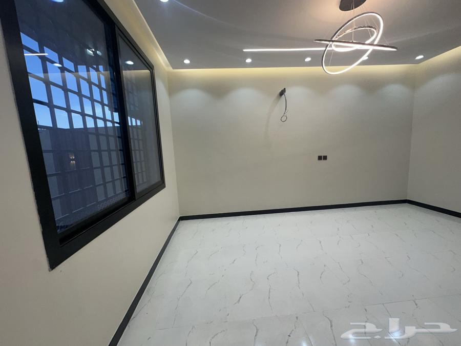 Semi-detached villa for sale in Al-Shifa neighborhood, independent, three floors, with installed elevator64314003728515114