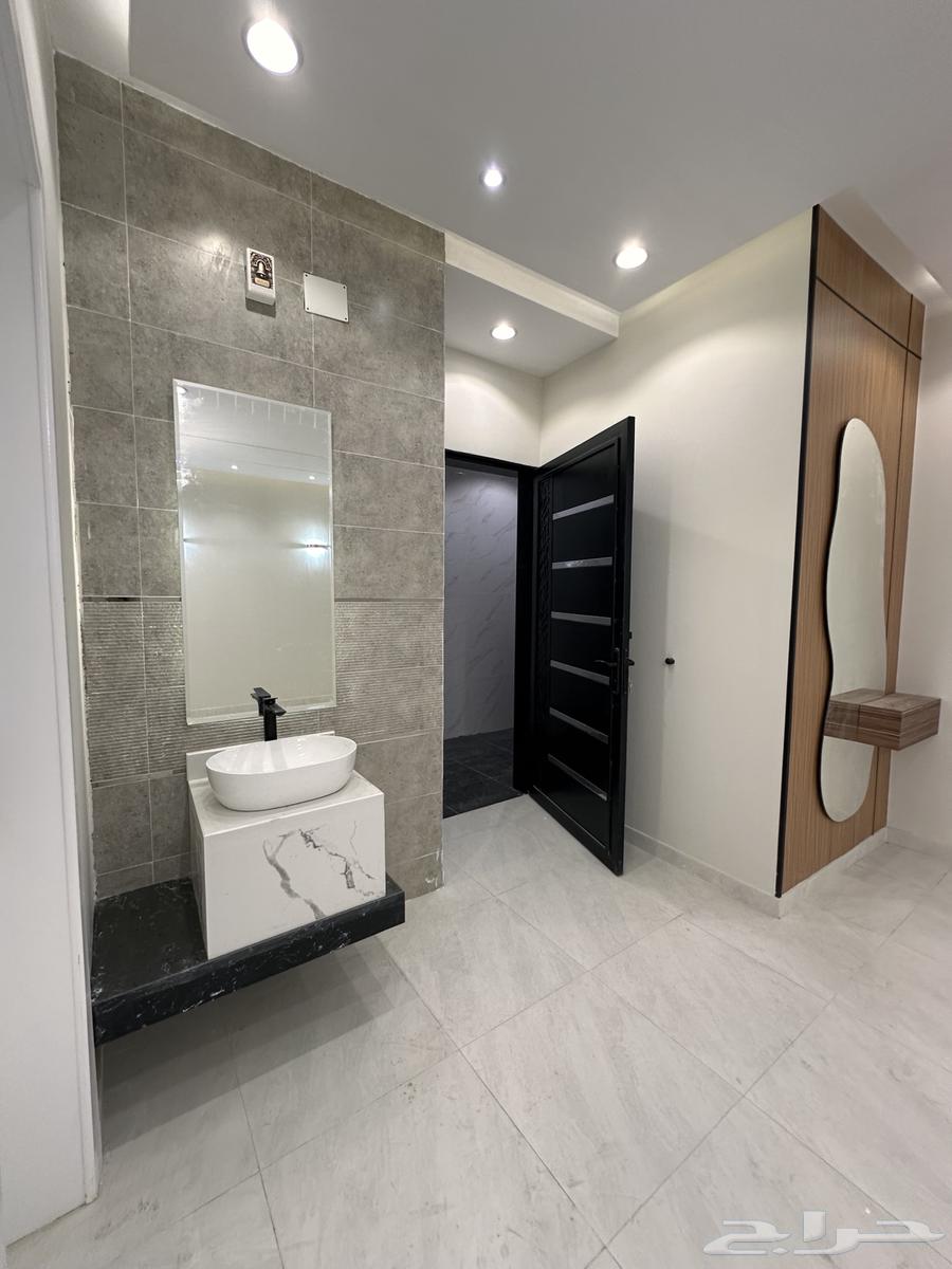 للبيع شقق بالقرب من مطار ابها بدرج داخلى للسطح64327171826691111