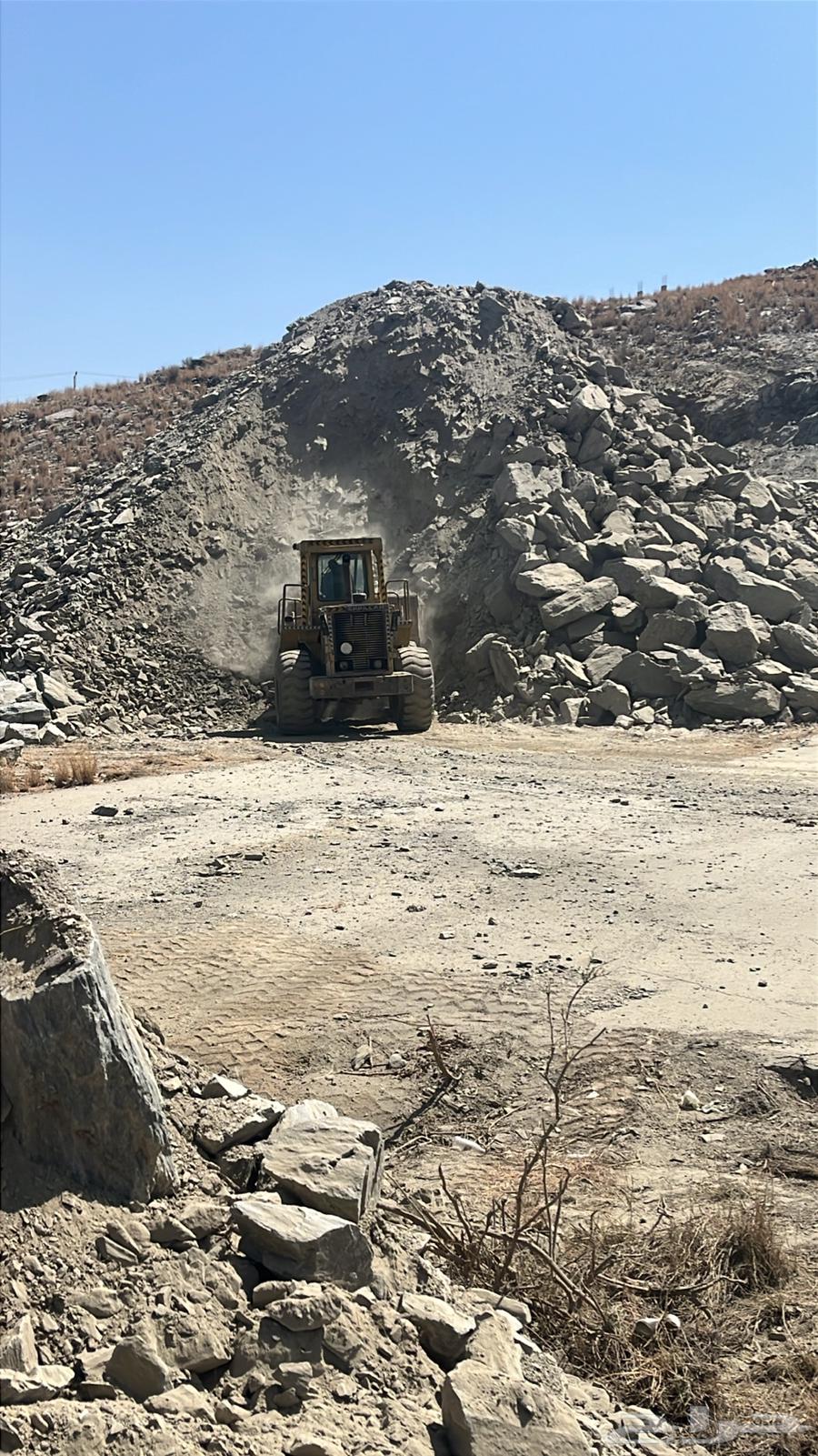 دفان وحجر بناء في الباحة64327463657347112