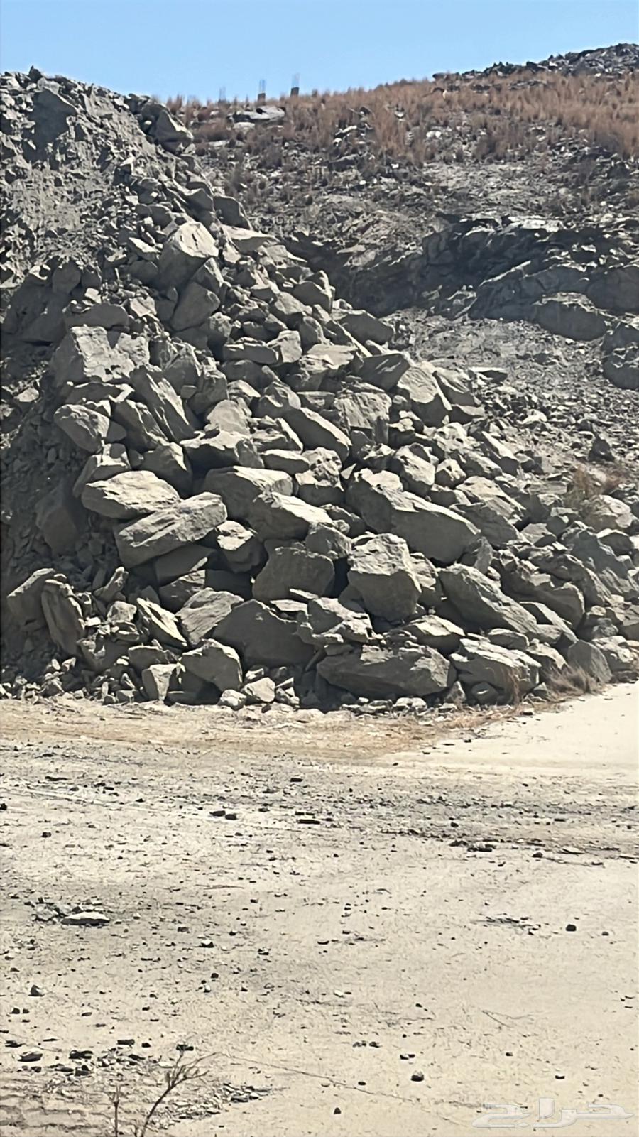 دفان وحجر بناء في الباحة64327463657347111