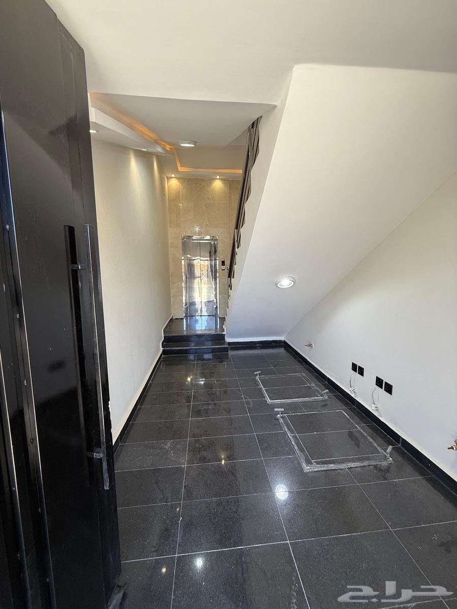 للبيع شقق علويه ف ابها المحاله مقابل مبني الاذاعه ب 500الف64327223400322111