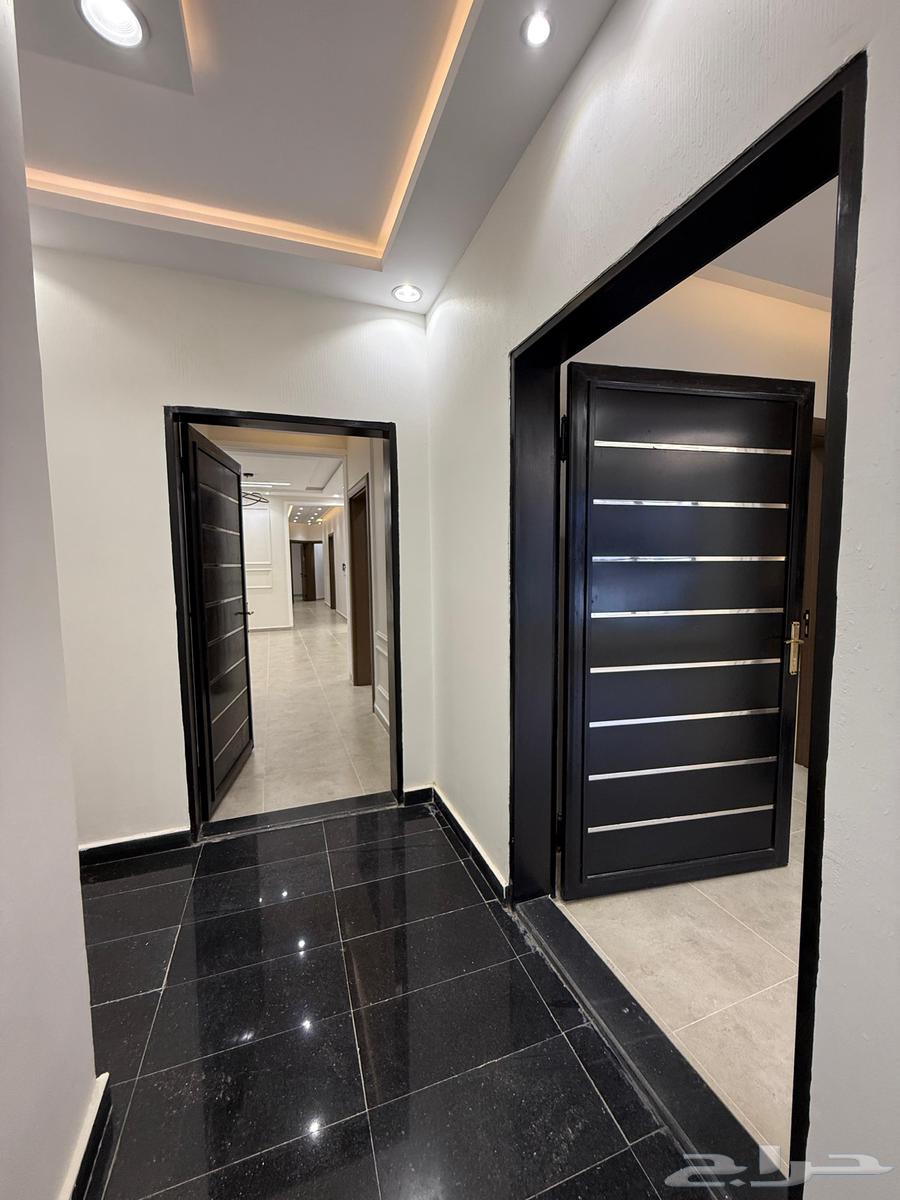 للبيع شقق علويه ف ابها المحاله مقابل مبني الاذاعه ب 500الف64327223400322114