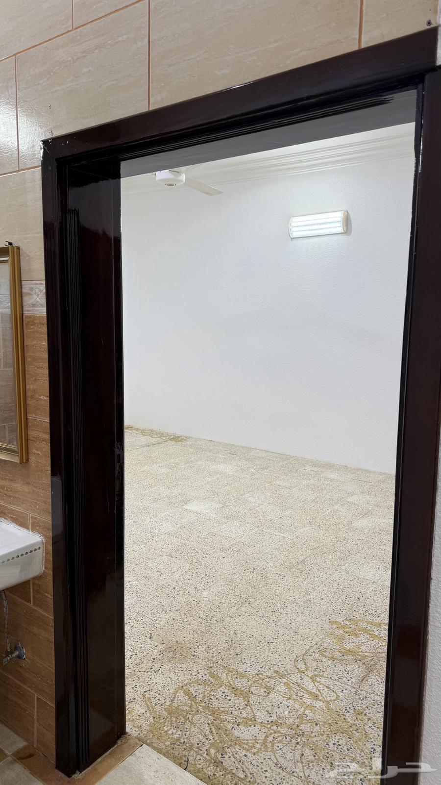 شقة للإيجار سنوي مشطبه تشطيب حديث نظيفة جدا بجوار مسجد وبرح64345708996098113