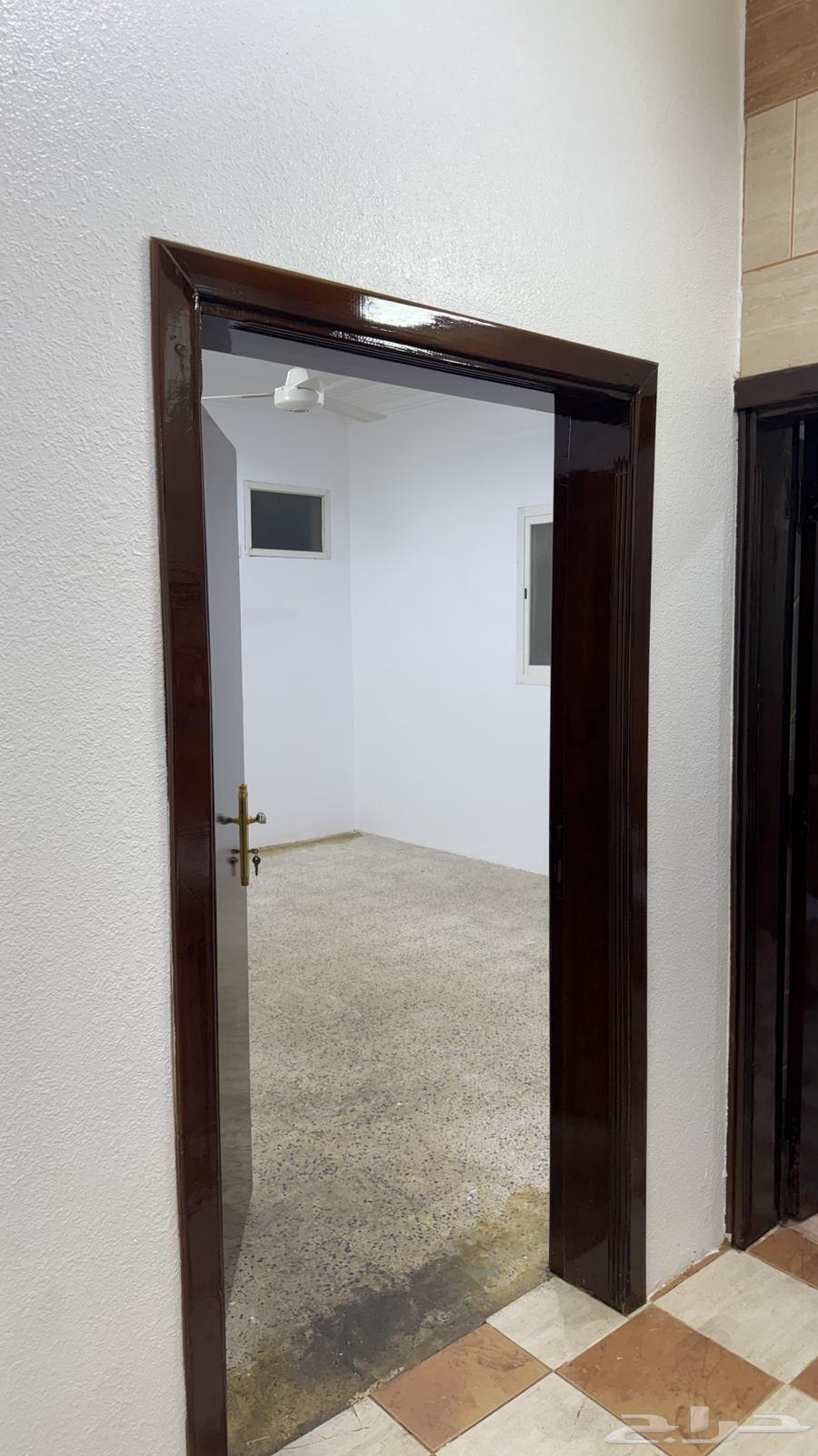 شقة للإيجار سنوي مشطبه تشطيب حديث نظيفة جدا بجوار مسجد وبرح64345708996098111