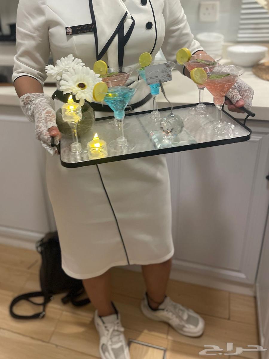 Hospitality, female hosts, mobile photographer, mobile inspectors, barcode entry64369922928130112