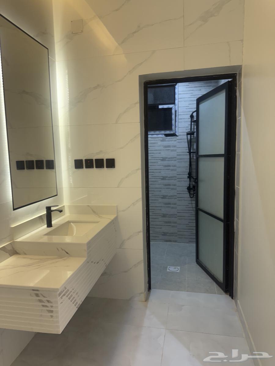 فيلا مع شقه للبيع شرق الاسكان64345656380675113