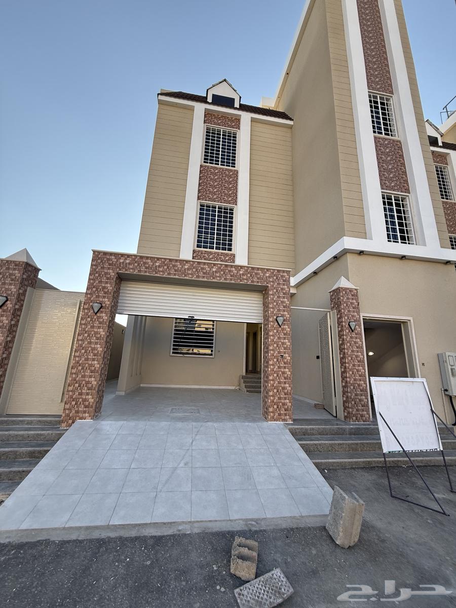 للبيع شقق أرضيه وعلويه ع شارعين وبرحه وسيعه بسعر صيدة64345673758723112