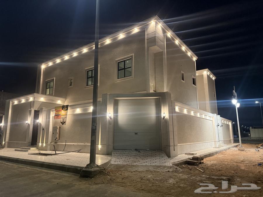 فيلا مع شقه للبيع شرق الاسكان64345656380675110