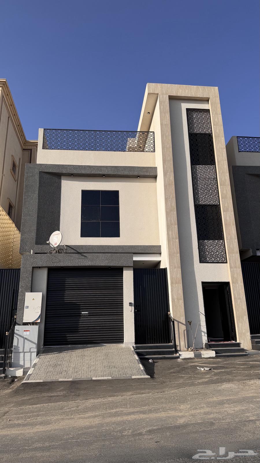 للبيع روف علوى مع ملحق مداخل مستقله من 600 الف حى الوسام64349869946499110