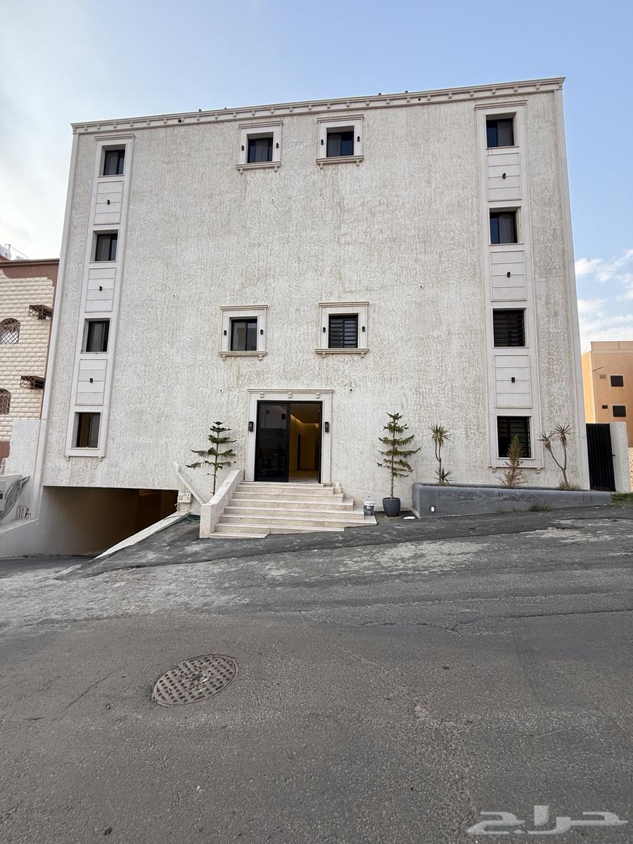 للبيع شقه دوبلكس تشطيب vip ف ابها حي المنسك64349870869123111