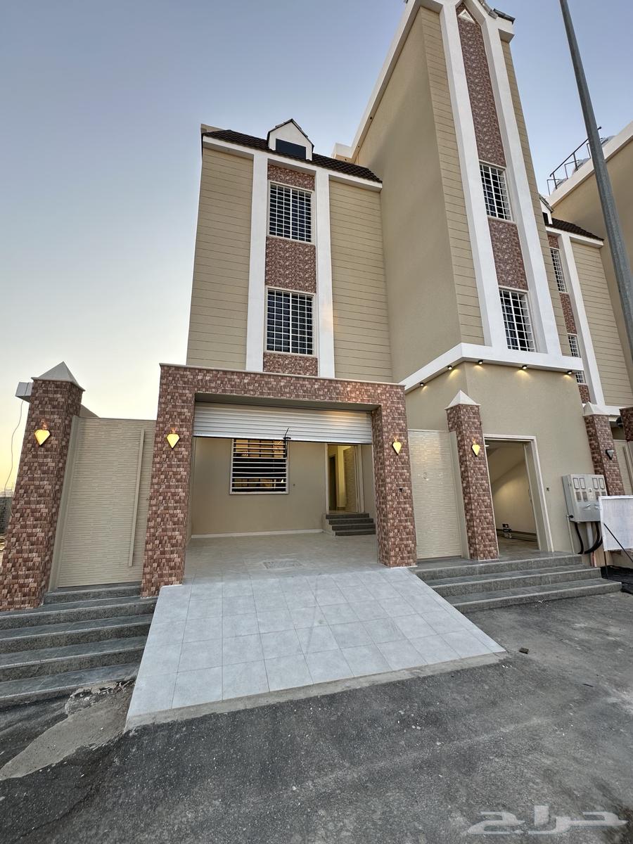 للبيع شقه ارضيه مستقله6غرف بحوش وبايكه سياره550الف64354889196162110