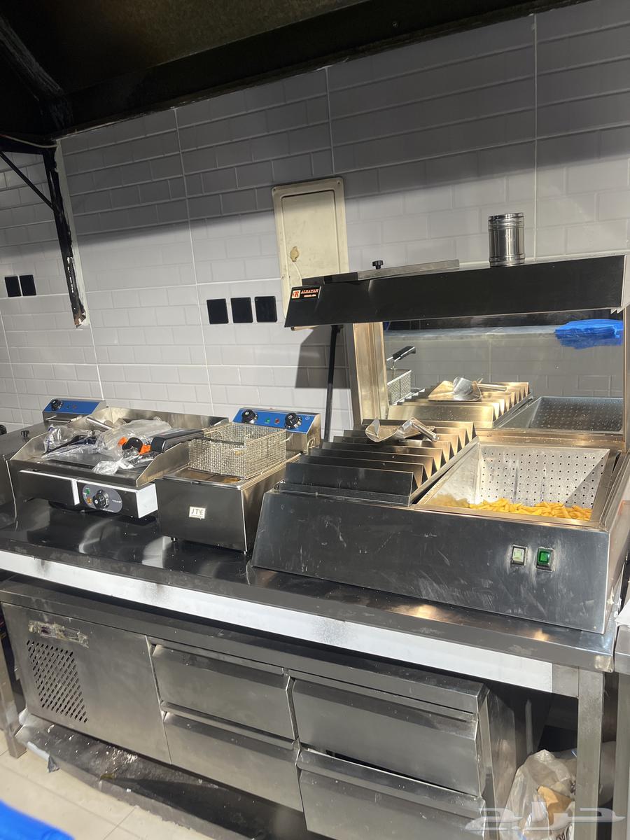 مطعم للبيع كامل معدات جديده وشبة جديده64349869878274112