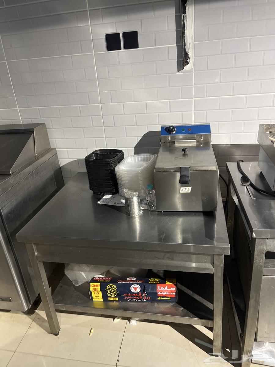 مطعم للبيع كامل معدات جديده وشبة جديده64349869878274113