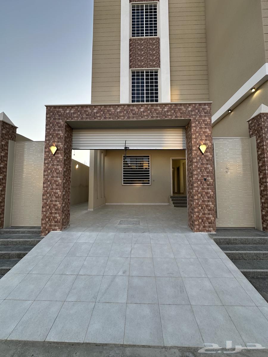 للبيع شقه ارضيه مستقله6غرف بحوش وبايكه سياره550الف64354889196162112