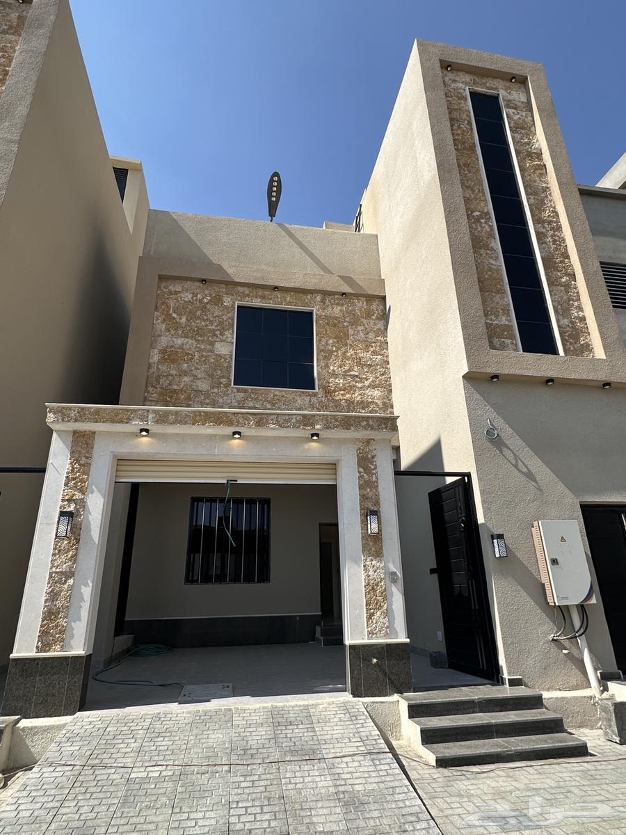 للبيع شقه ارضيه بمدخل سياره قريبه من مطار ابها64349801294209110