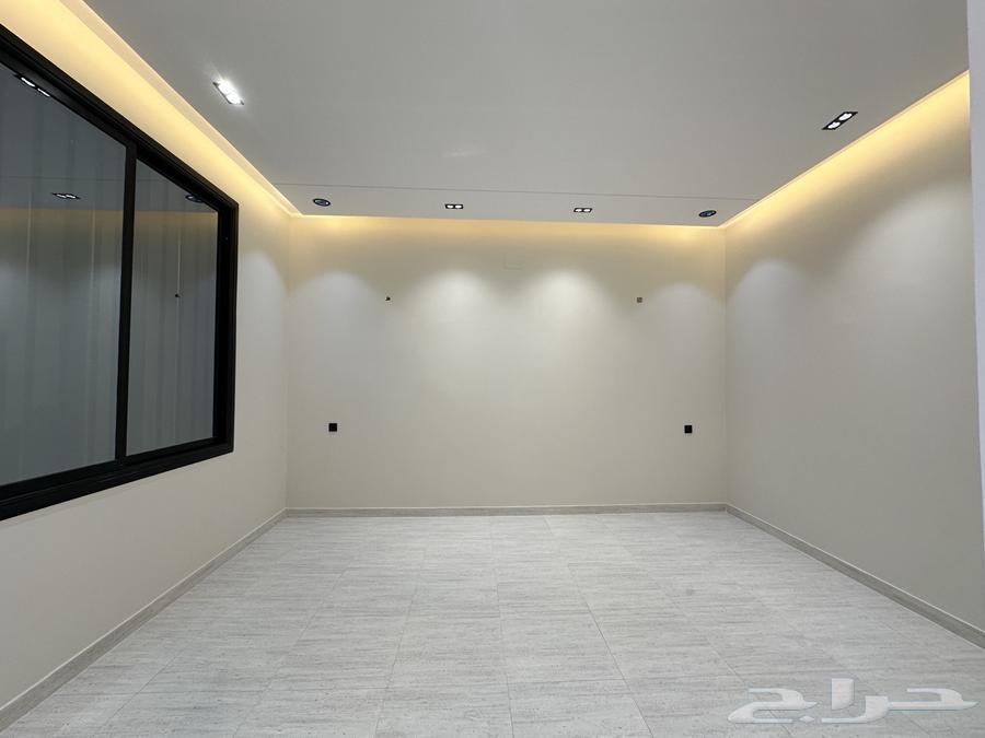 للبيع شقه ارضيه بمدخل سياره قريبه من مطار ابها64349801294209114