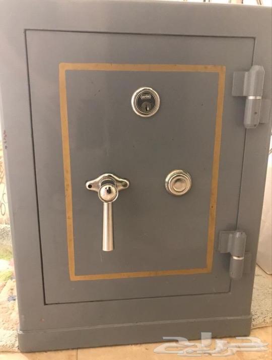 Hello, I have a safe64350041328129110