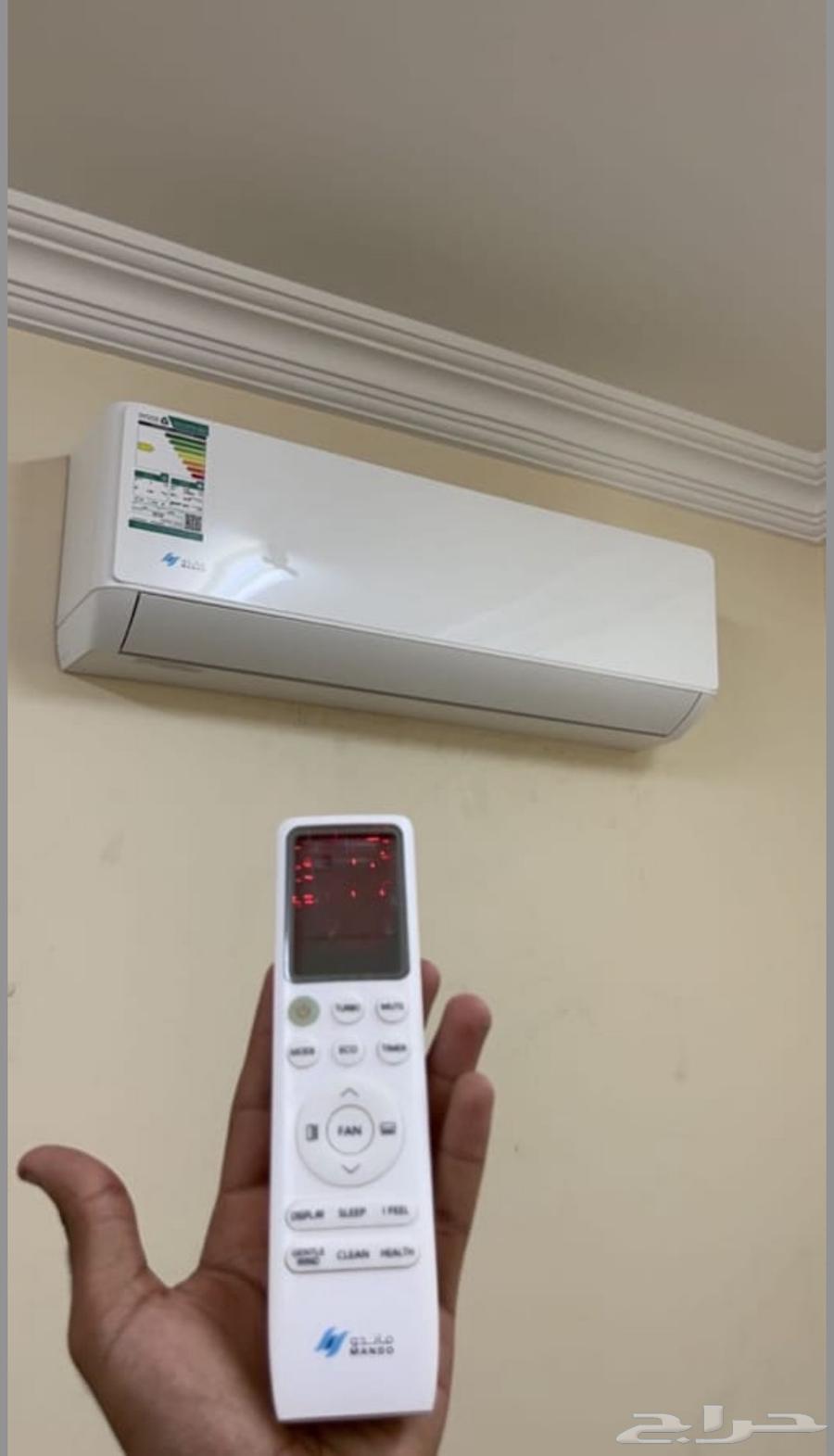 Air conditioning technician for disassembling and installing split air conditioners64259897235073110