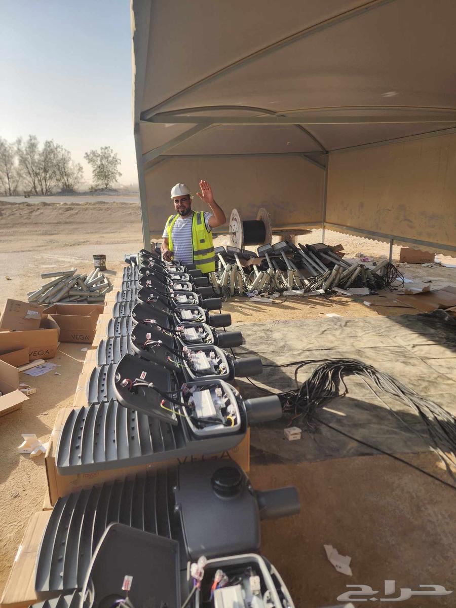 اعمال الاناره من حفر وتركيب قواعد واعمده وكشفات وعمل الأرضي64259898365187110