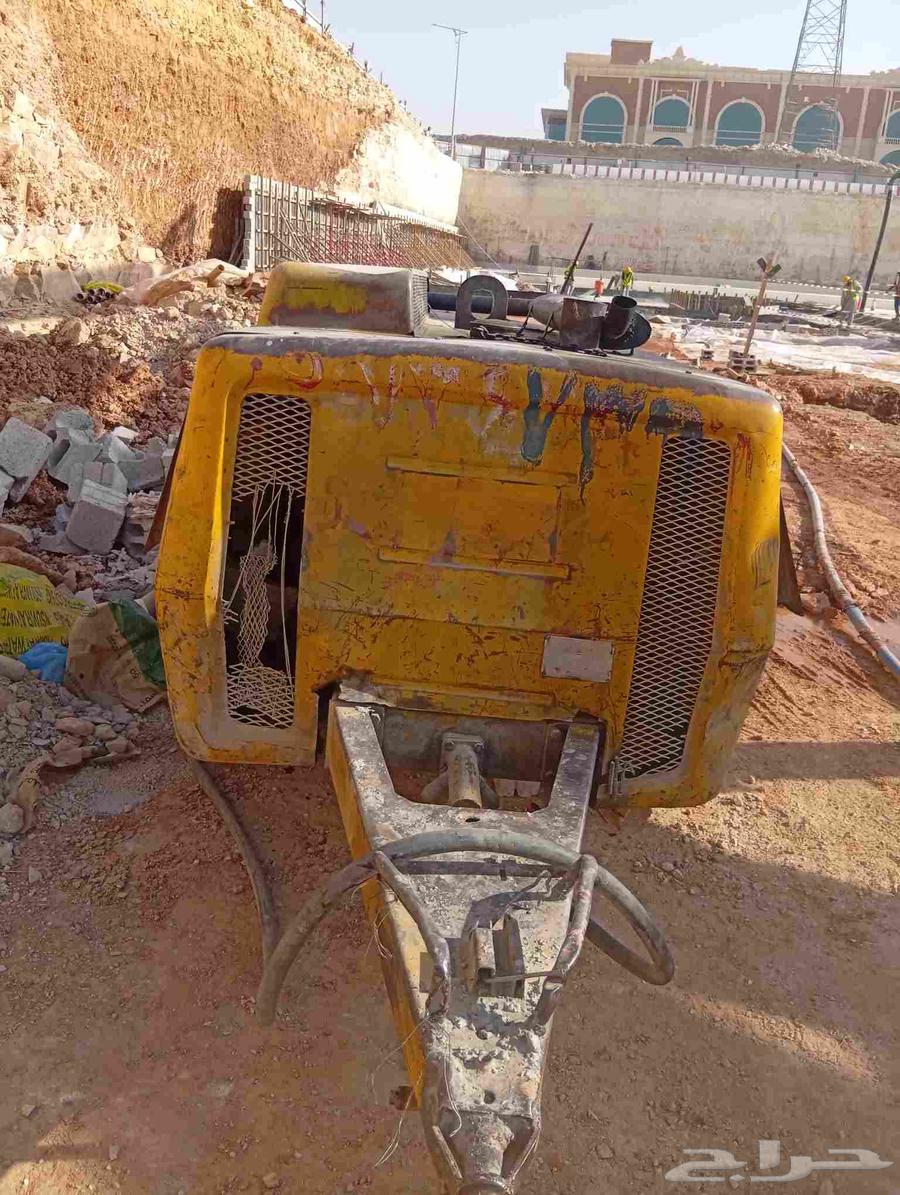 There is a compressor for compaction, foundation excavation, and sandblasting stone and iron64264522956801110