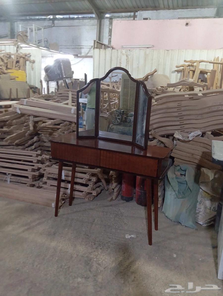 Carpenter of dining tables and chairs64263981785731113