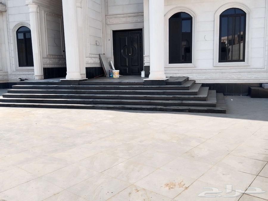 Tile worker64260307463425110