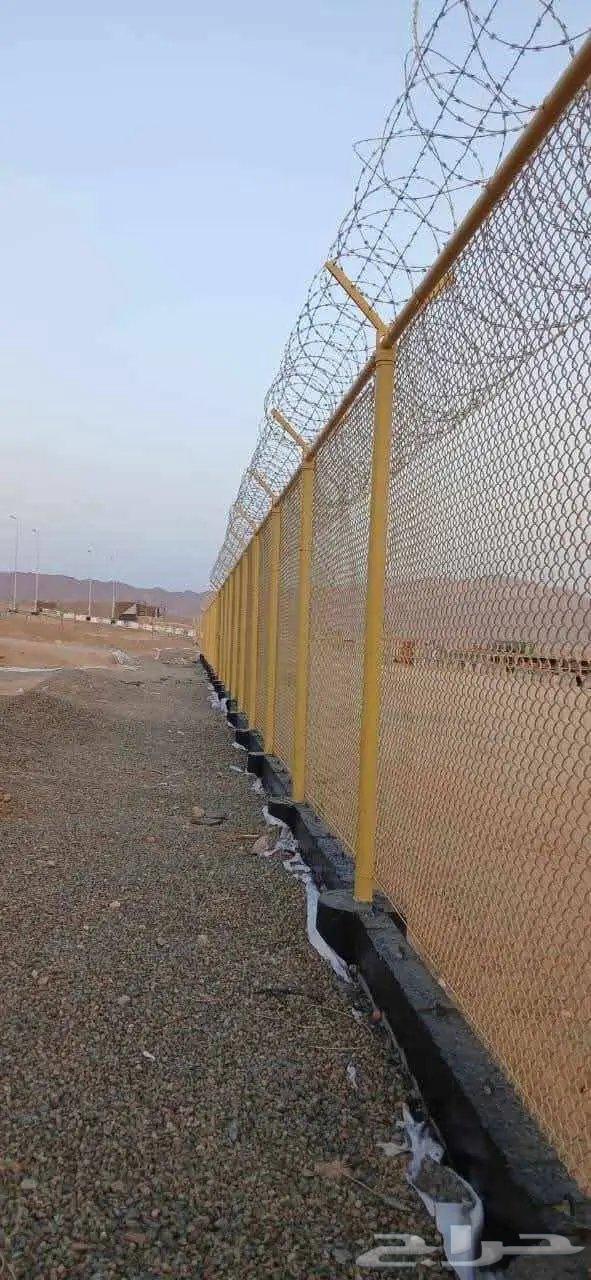 Hi, we supply and install all types of mesh fencing64265061278465111