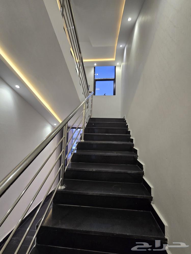 For sale: Remaining VIP upper apartment with 6 rooms, private roof starting from 520 thousand in Al-Dhurfa64263972929538114