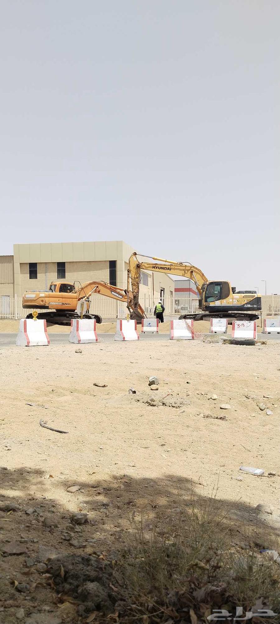 Excavators (Bulldozers for daily and monthly rental, and land excavation contracts)64264683715586112