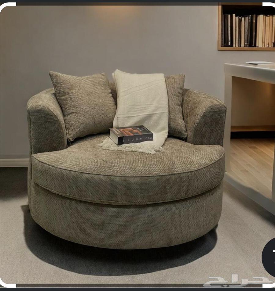 Carpenter of dining tables and chairs64263981785731112