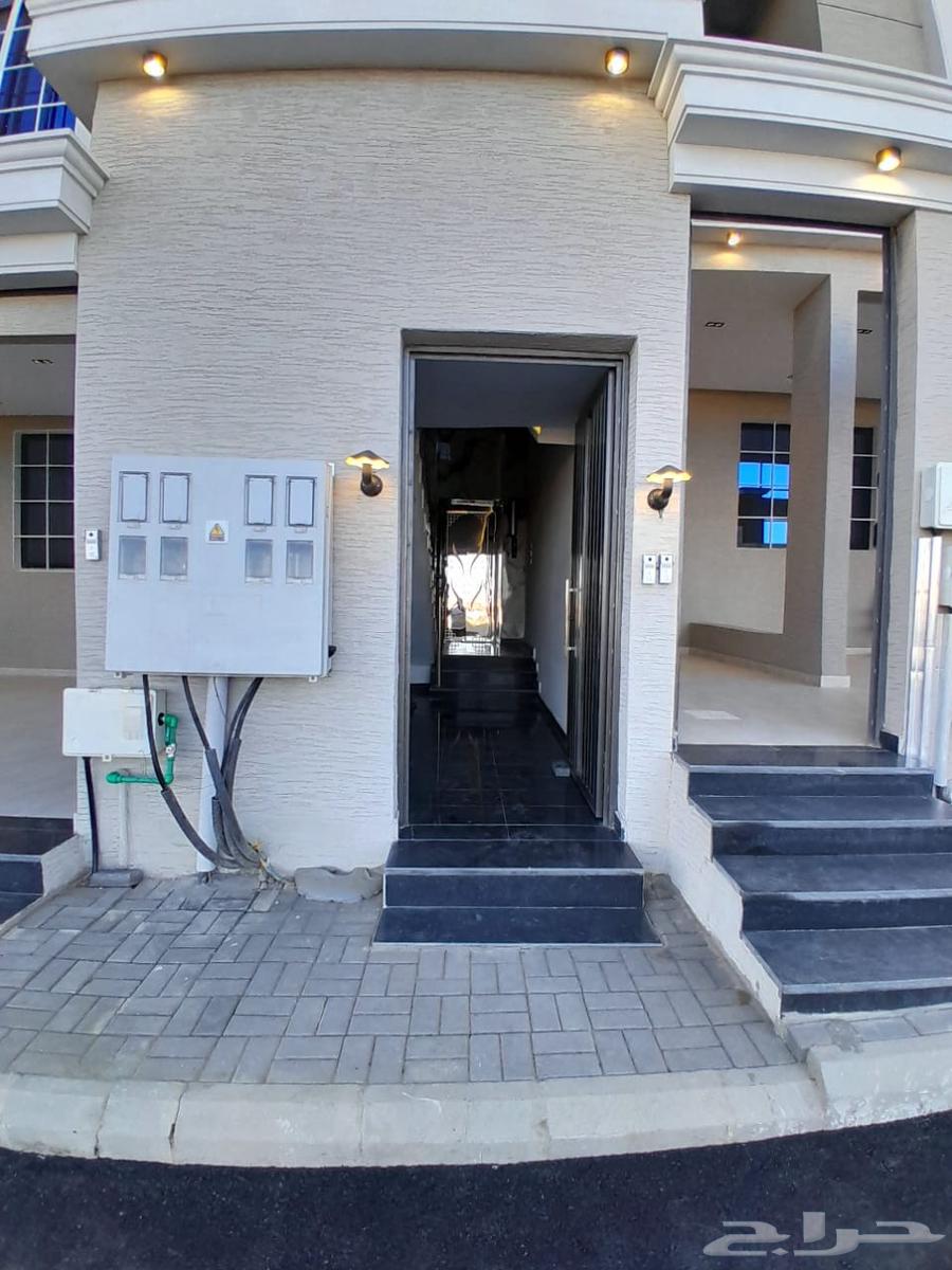 للبيع شقه دور ثاني مع سطح المصعد شغل بحي المعارض ب580الف64263785894019111