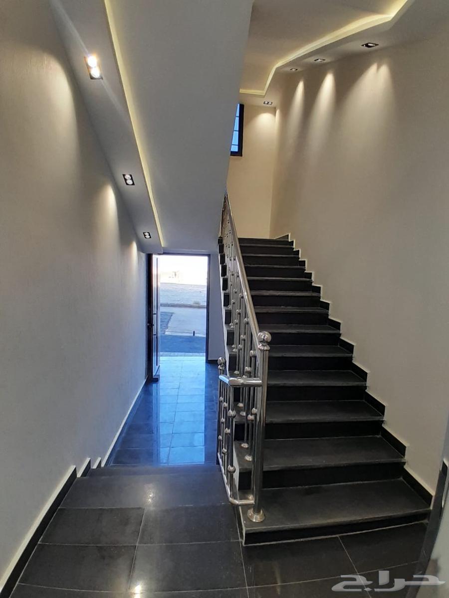 للبيع شقه دور ثاني مع سطح المصعد شغل بحي المعارض ب580الف64263785894019112