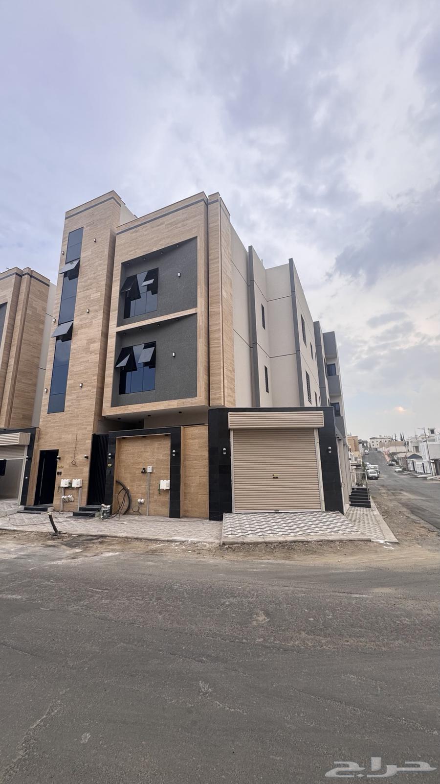 للبيع شقه 6 غرف مع سطح من 500 الف طريق ابها الخميس64360130879107110