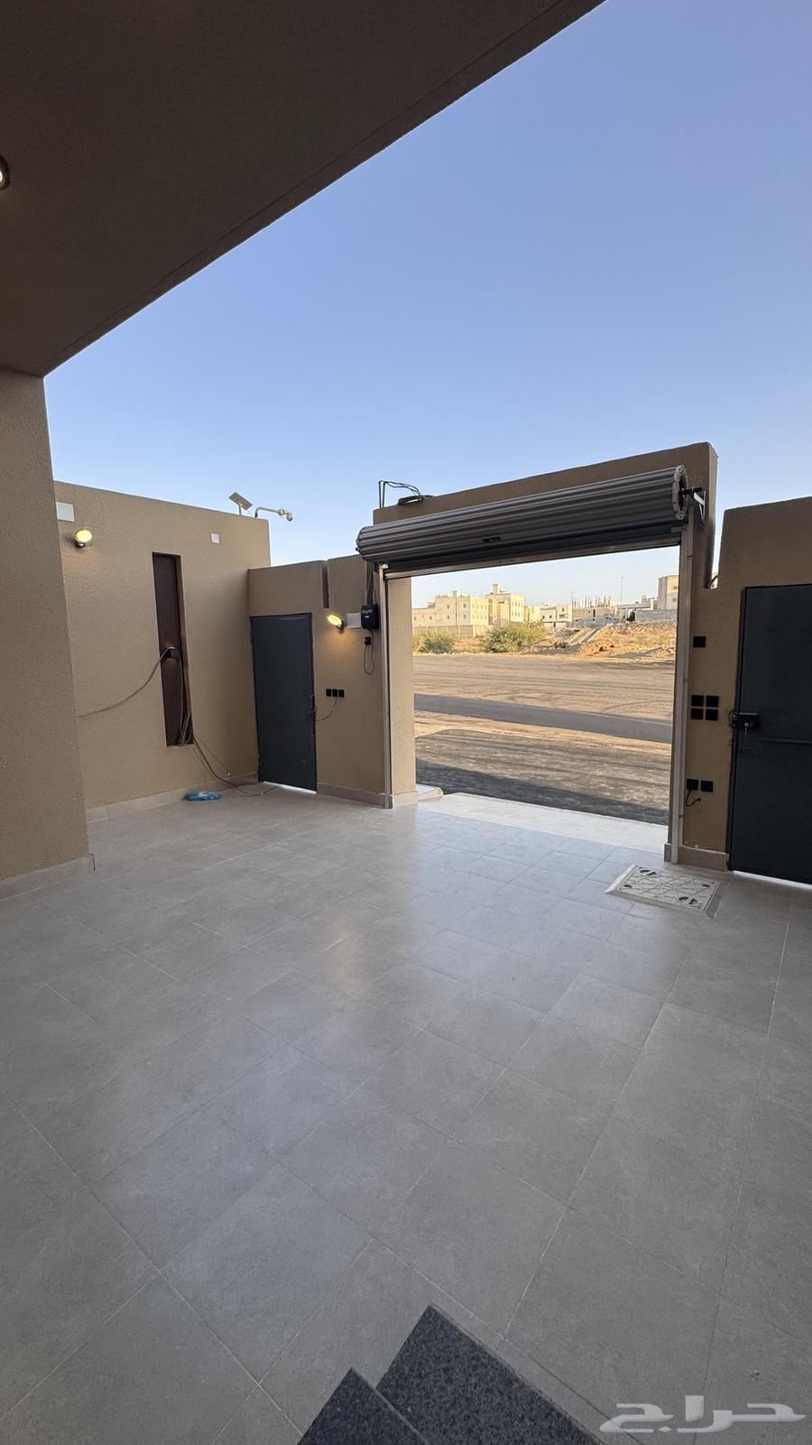 للبيع شقه ارضيه 6 غرف vip مع حوش وبايكه من 550 الف المحاله64360114092803114