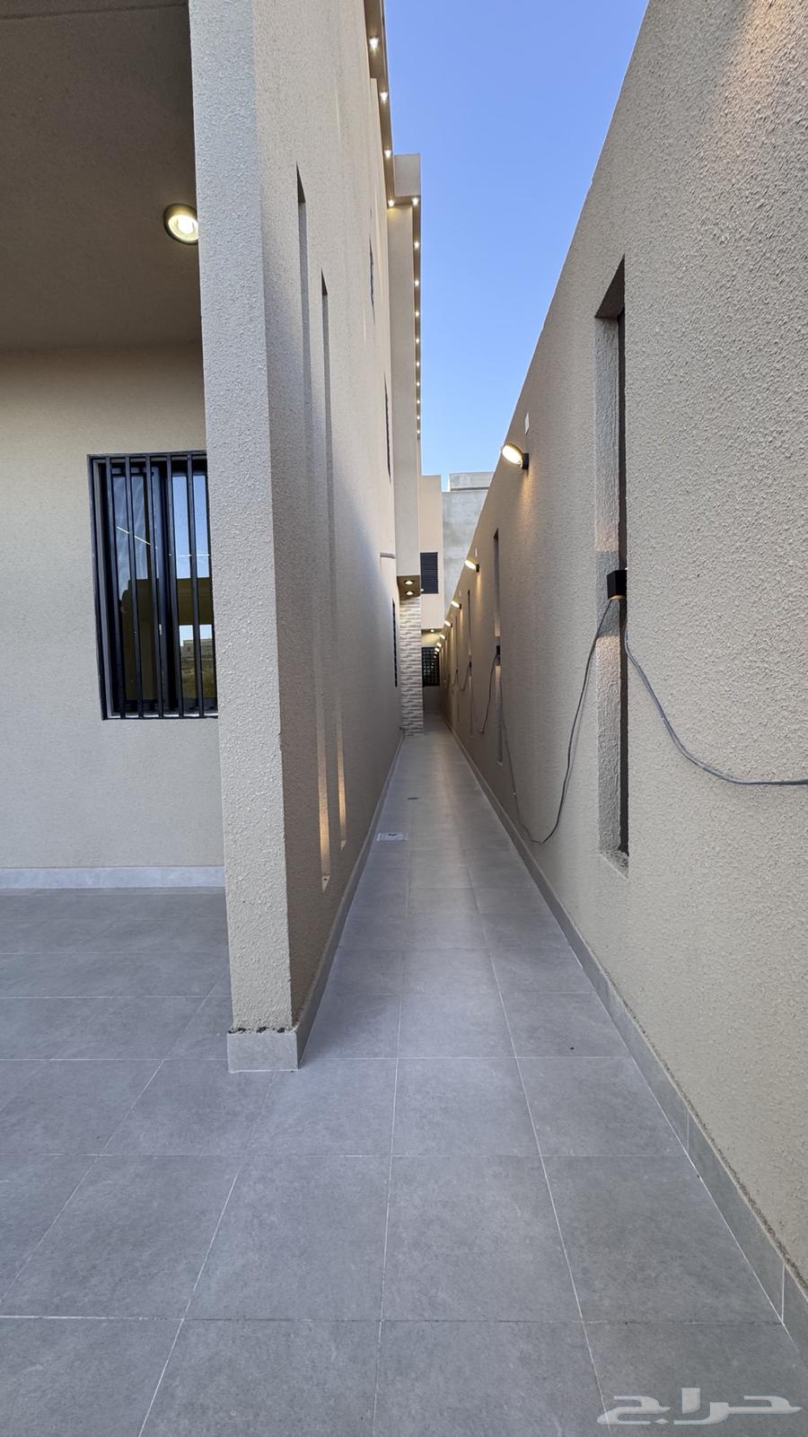 للبيع شقه ارضيه 6 غرف vip مع حوش وبايكه من 550 الف المحاله64360114092803113