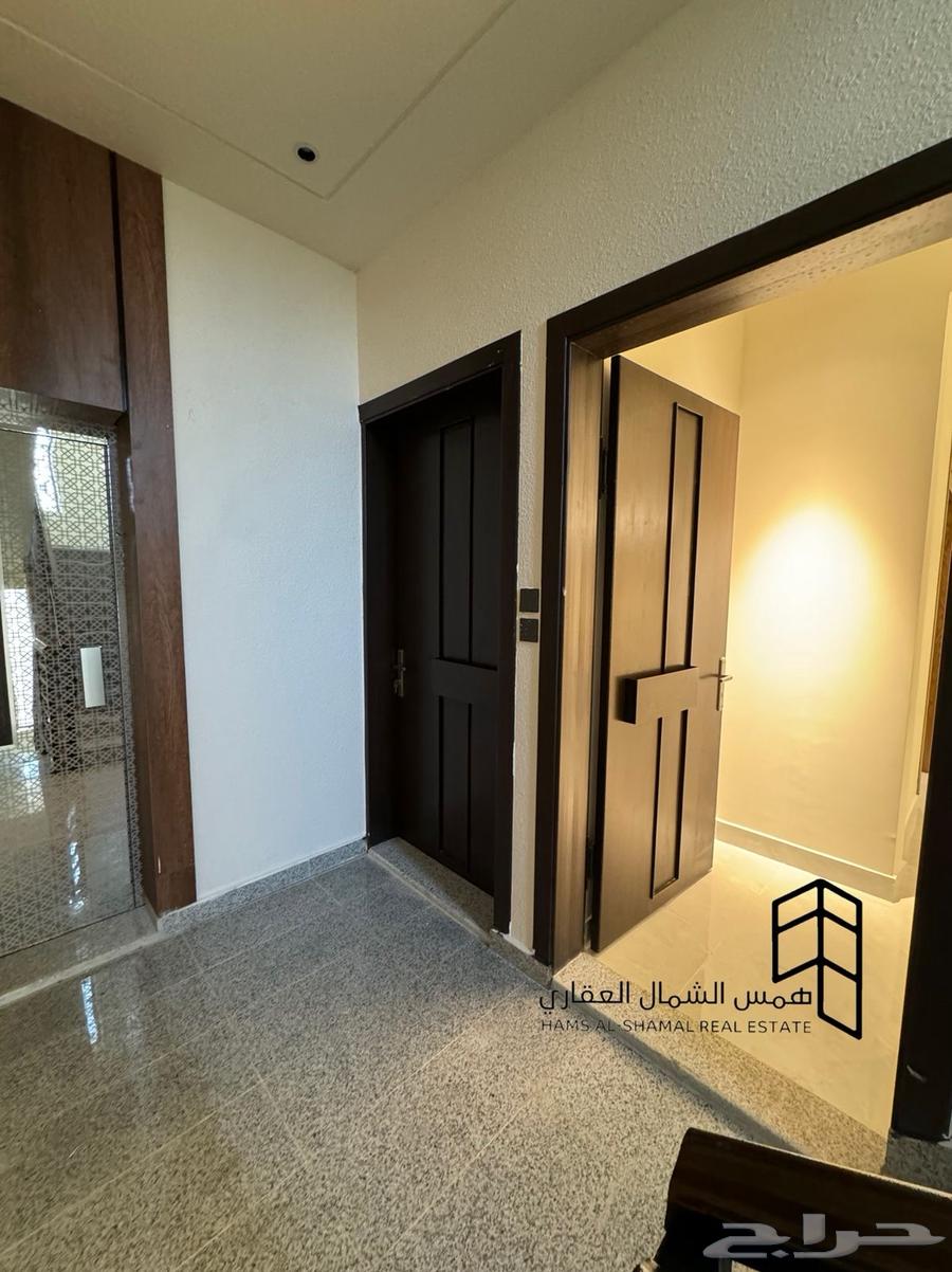 للبيع فيلا روف حي الاخضر64370028435843111