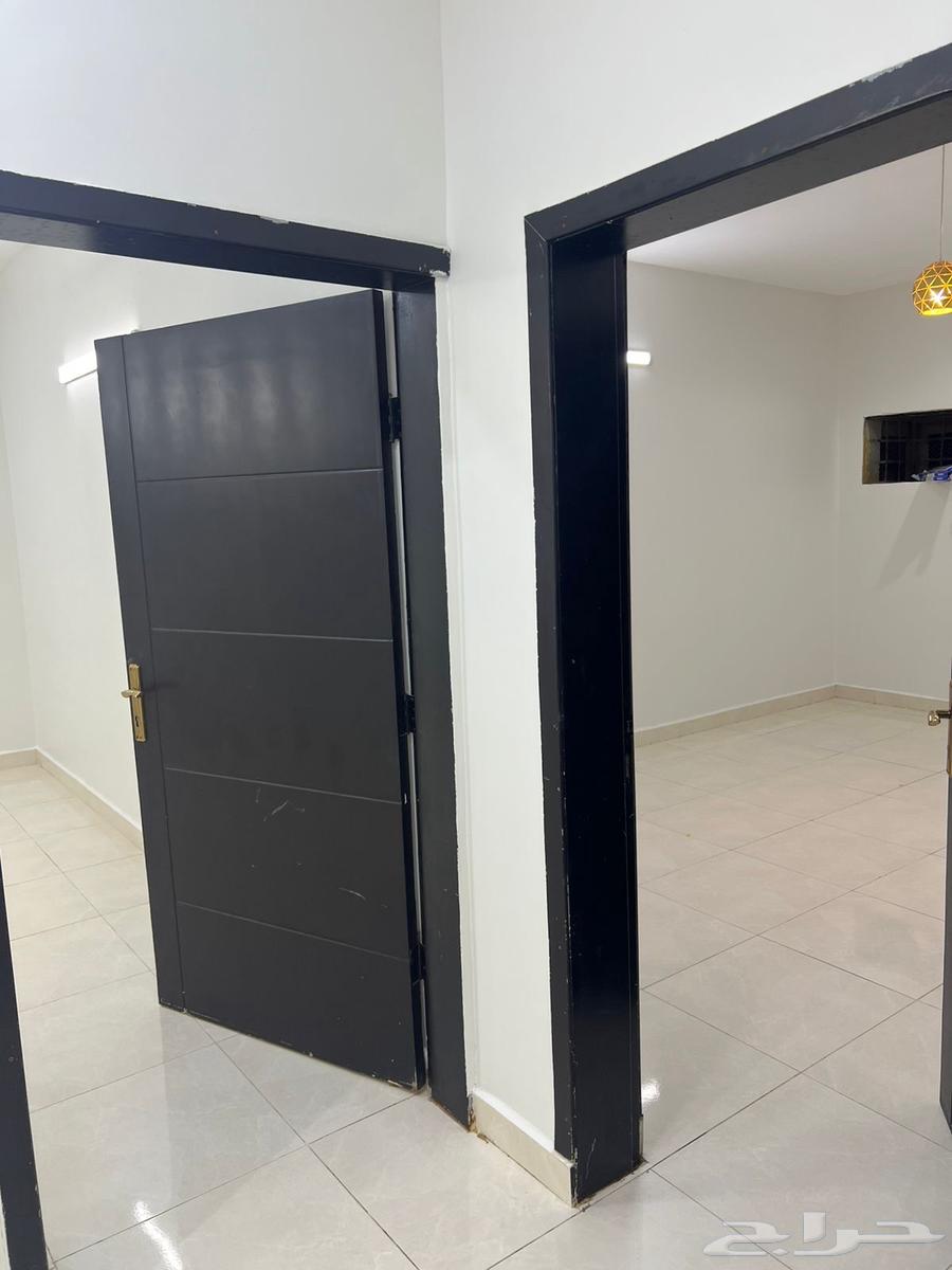 شقة عائلية كبيرة خمس غرف للايجار في ابوعريش حي الرح64370046284929114