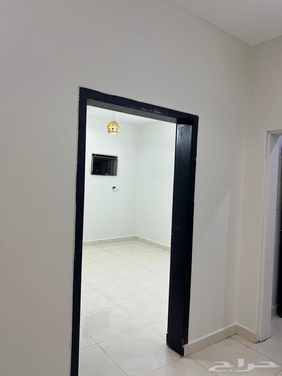 شقة عائلية كبيرة خمس غرف للايجار في ابوعريش حي الرح64370046284929112