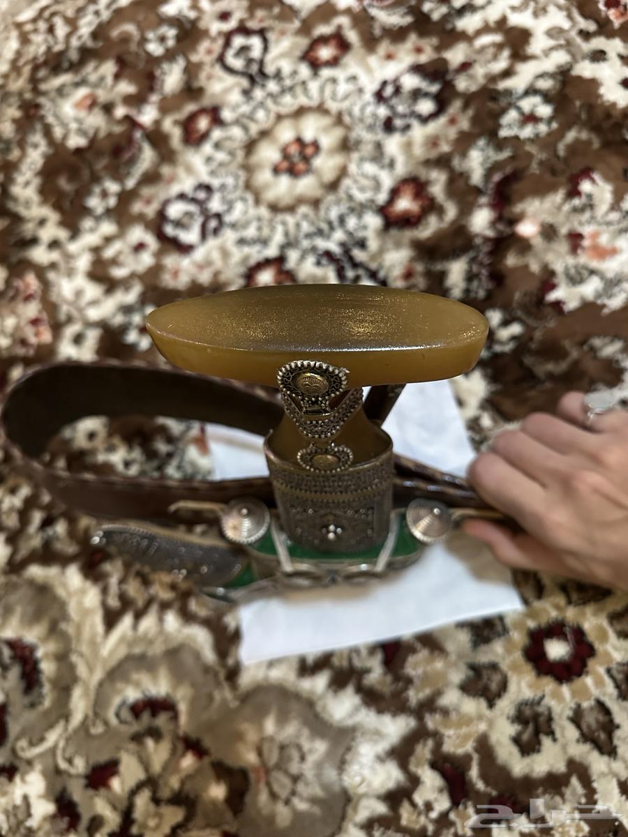 خنجر حك زراف كفوو وسلتها من ام تاج من القدام ملمعه وصب فضه64370080957314113