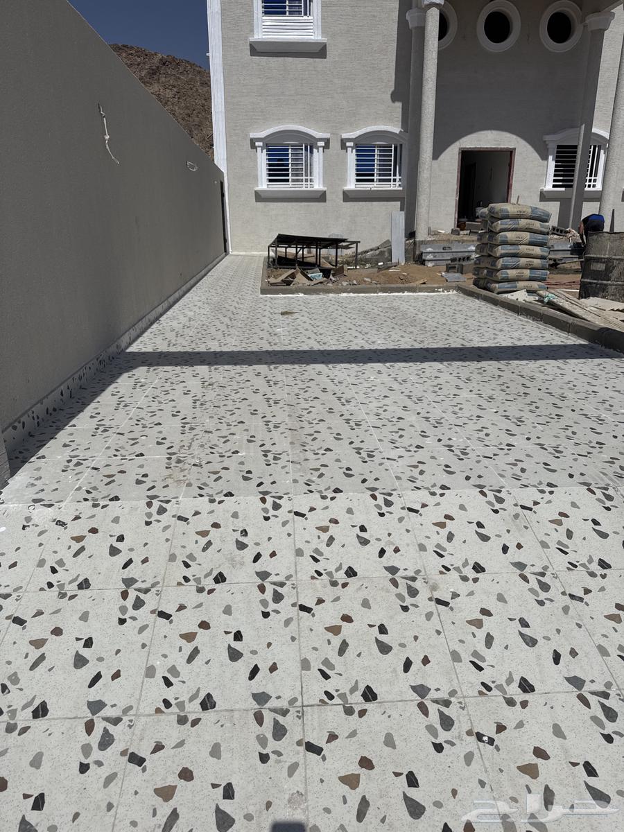 Skilled Tile Layer64360183050754110
