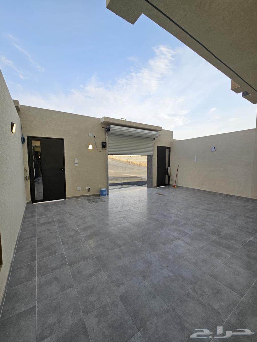 للبيع شقه ارضيه ببايكة سيارة وحوش وسيع ف ابها حي الزهور64360148015747111