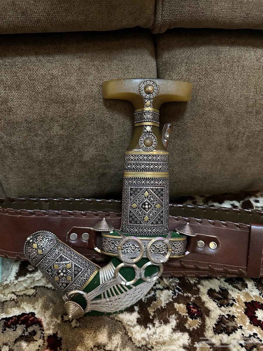 خنجر حك زراف كفوو وسلتها من ام تاج من القدام ملمعه وصب فضه64370080957314110