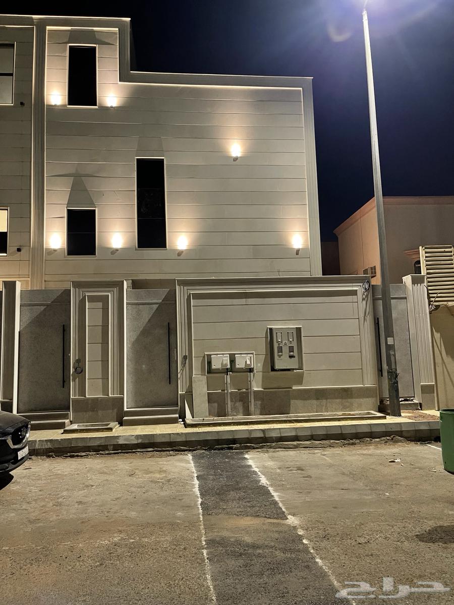 للبيع شقة ارضية و شقة علوية64360130284417110