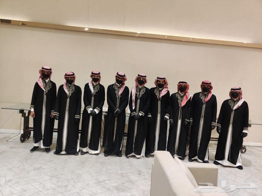 Coffee and tea servers, men and women, we are at your service64402969120001113