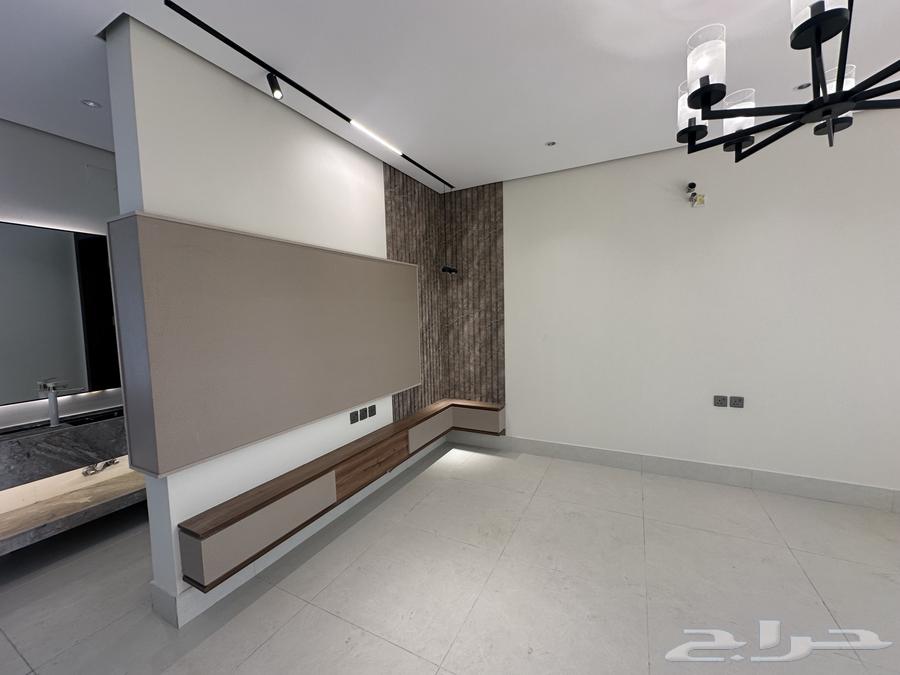 فيلا ارضيه للبيع مدخل خاص حي الاخضر64360131405827114