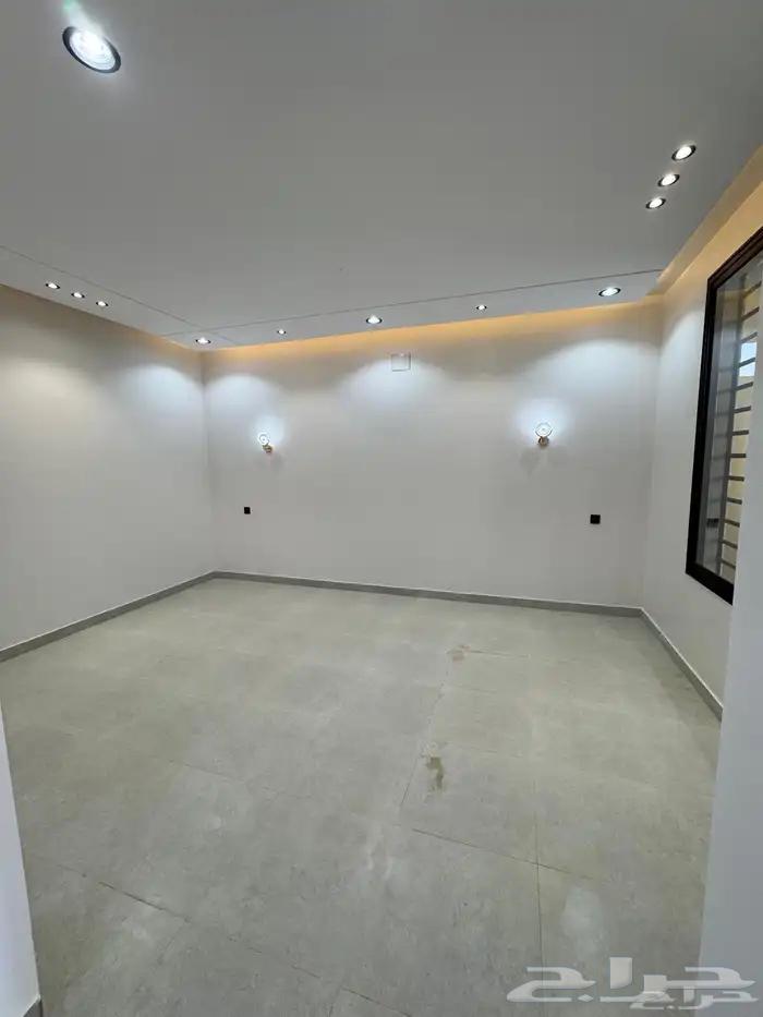 شقق ارضيه وارواف علويه تشطيب ممتاز بحي الجوهره شمال الراقي64360097838466114