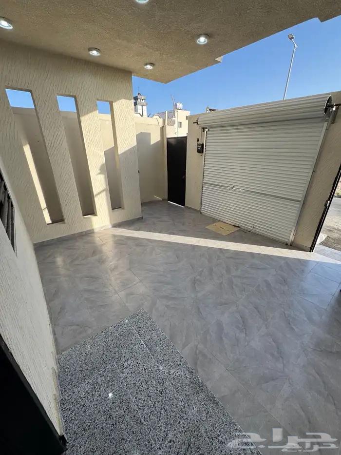 شقق ارضيه وارواف علويه تشطيب ممتاز بحي الجوهره شمال الراقي64360097838466111